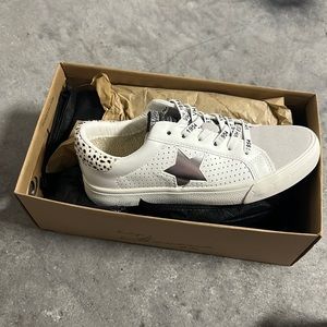 Brand new vintage Havana sneakers - never worn .